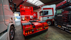 20251019-Tom-Holding-00127